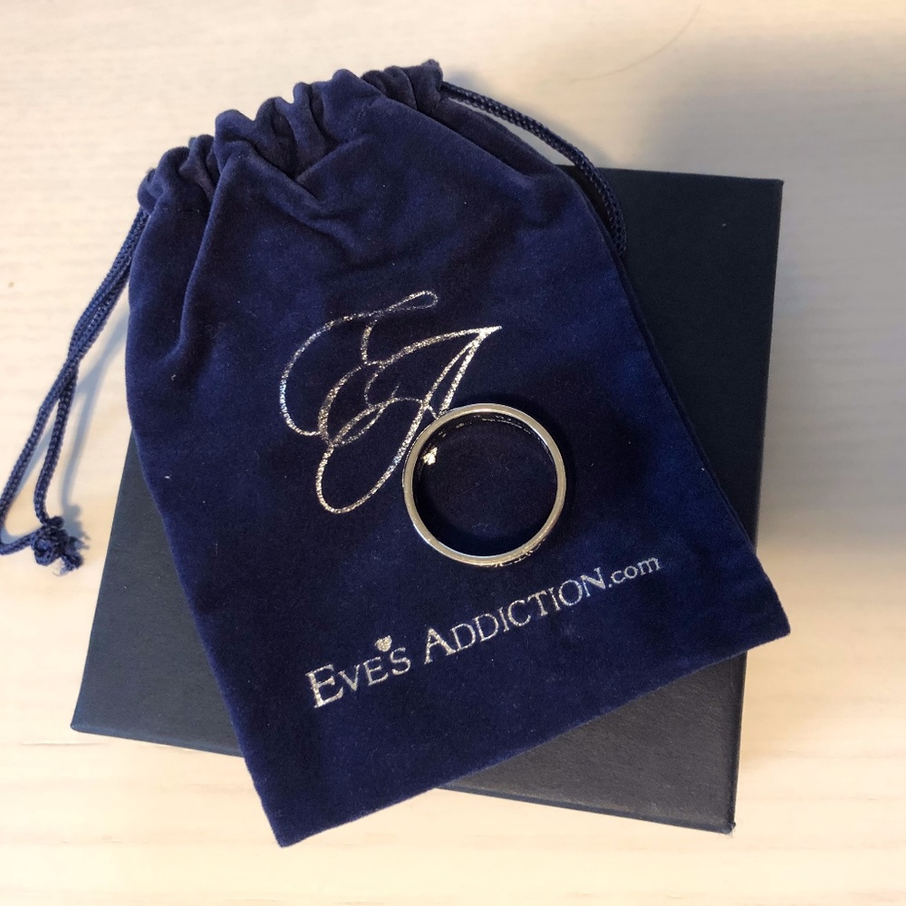 Eve's Addiction Men's Ring with Engraving Size 10